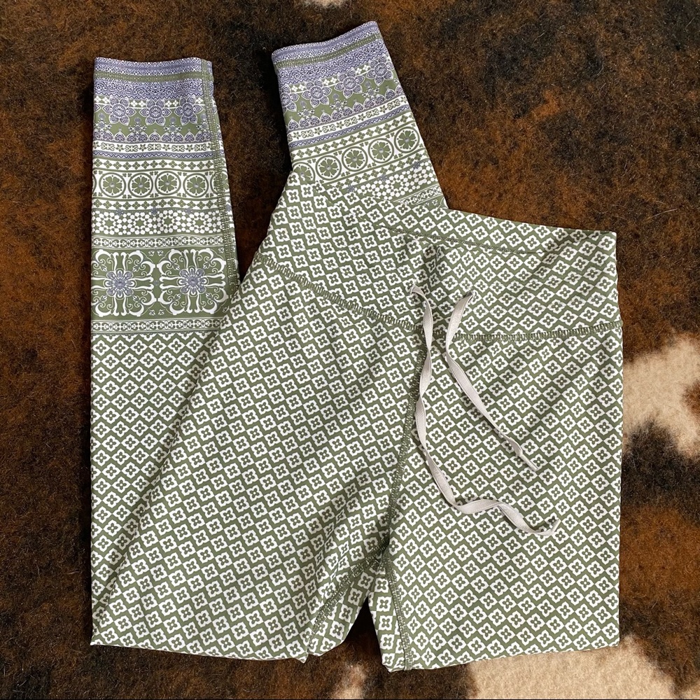 Sarah’s Day x White Fox Active Olive Vinyasa Small